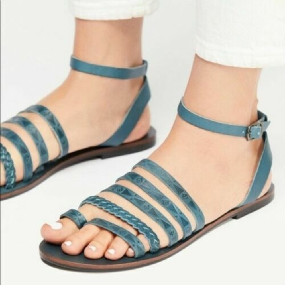 New Free People Rory Leather peacock Sandal 37
